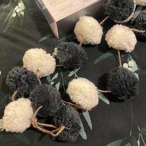 ✨Dark Gray/White Pom Pom Garland